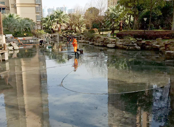 大姚景观池淤泥清理