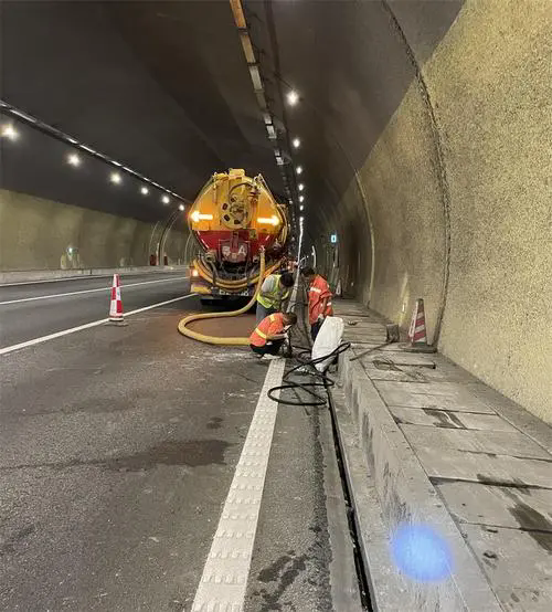 大姚隧道排水渠清淤